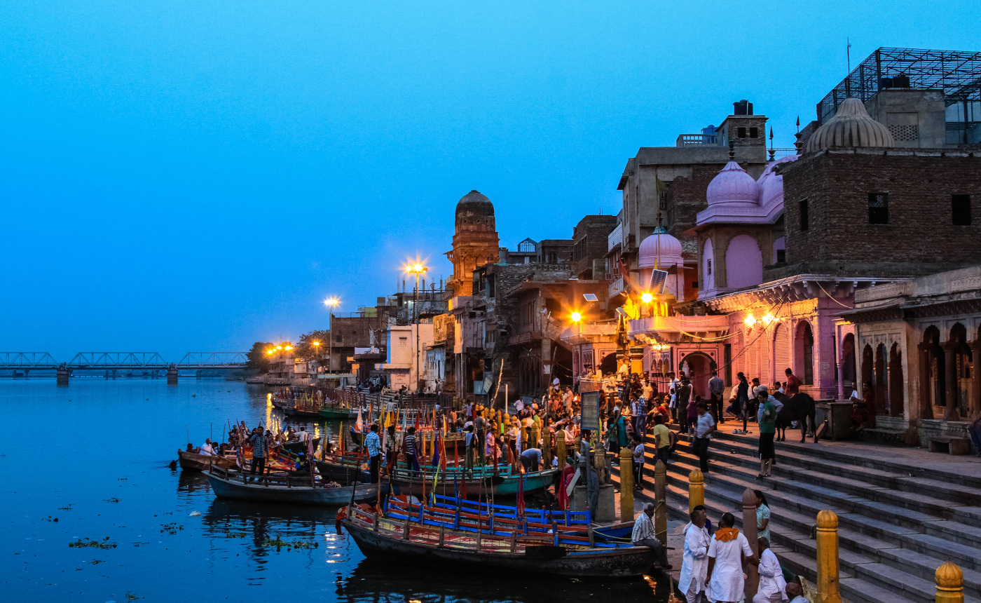 Vishram Ghatl am Ufer des Flusses Yamuna in Mathura (Bild: Umang108 on Wikimedia, CC-BY-SA) 